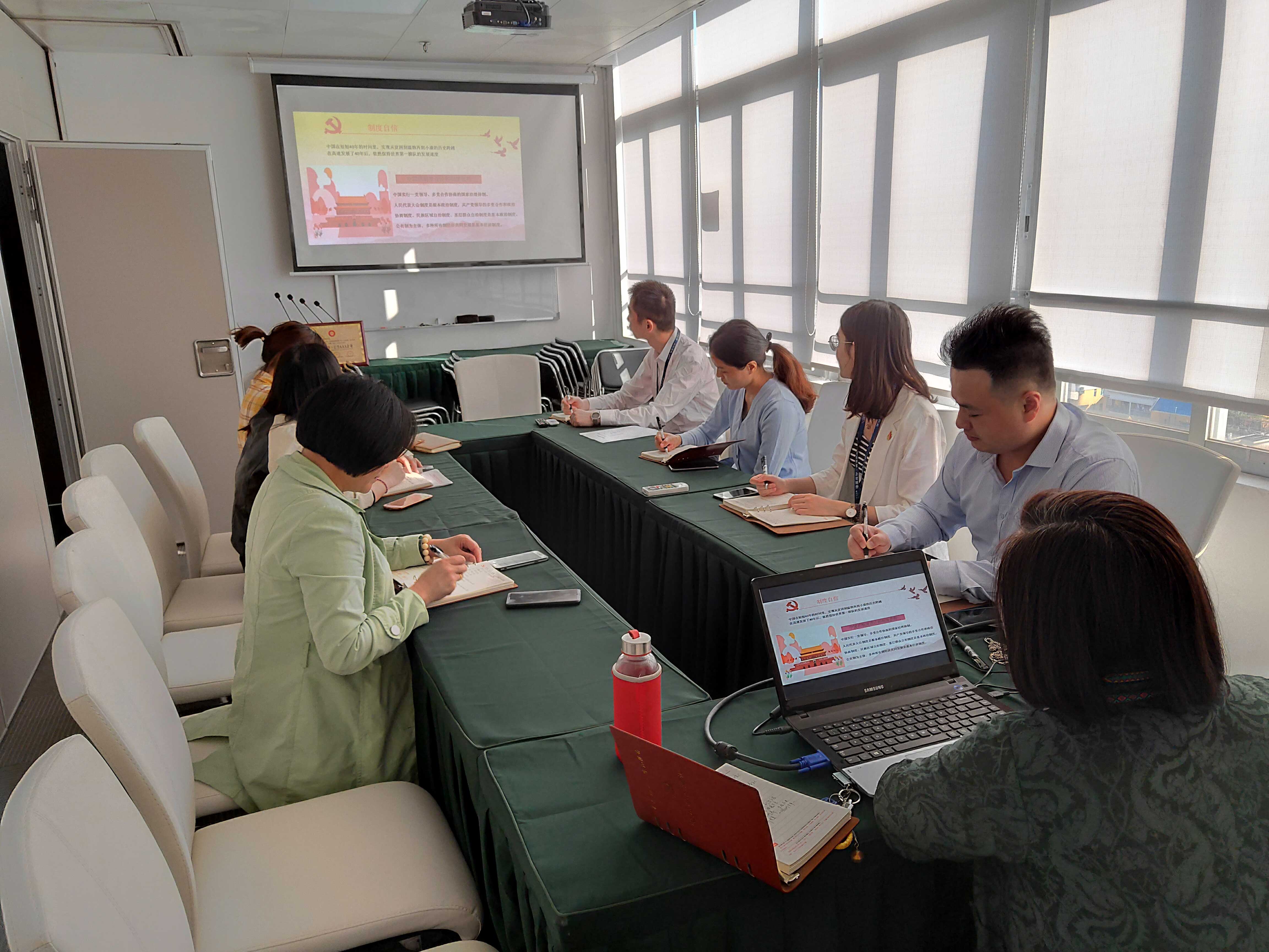 “坚定四个自负，共圆中国梦”主题教育活动